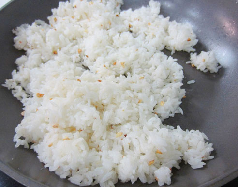 Thức ăn Cơm nguội, ruột hoặc vụn bánh mì